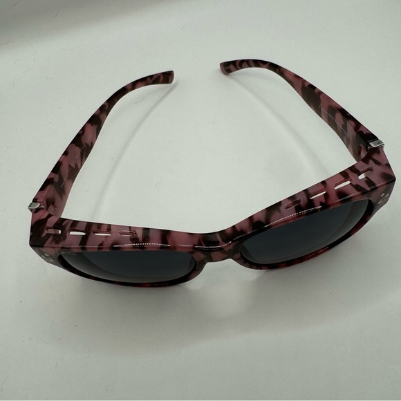 Privé Revaux | Pink Tortoiseshell Polarized Sunglasses - Picture 3 of 8
